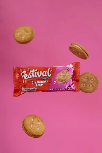Miniatura 8 de Festival Galletas de fresa Galletas sándwich de fresa crema Tintes naturales y bajo en sodio Alto contenido de crema 14.6 onzas