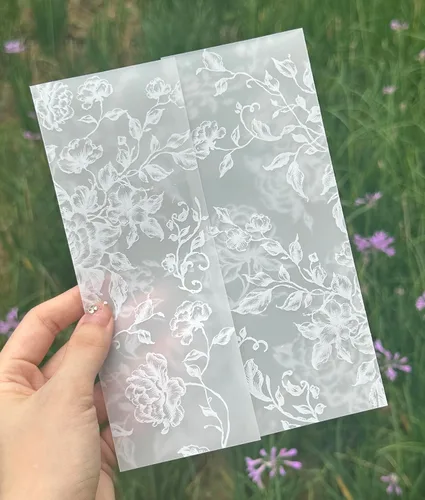 Miniatura 7 de Puremigo Paquete de 50 chaquetas de vellum preplegadas para invitaciones de 5 x 7, patrón de lámina de oro rosa, papel de 115 GSM, envolturas