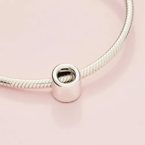 Miniatura 4 de Colgante de plata de ley 925 con letra PANDORA