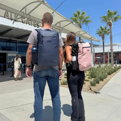 Miniatura 15 de COR Surf Mochila de viaje de mano Island Hopper 2.0 Mochila ultraligera aprobada para artículos personales 28L Negro Edición impermeable