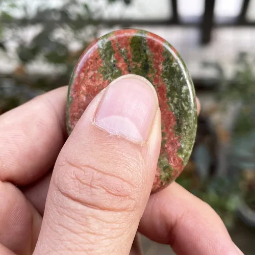 Miniatura 3 de Fekuar Piedra Natural de Cristal Unakita para el Pulgar, Piedra de Bolsillo Tallada a Mano para Alivio del Estrés y Meditación, en Forma Ovalada