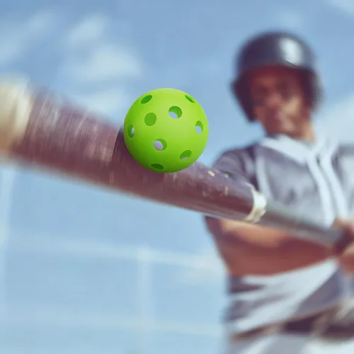Miniatura 5 de Tanlade Paquete de 36 pelotas de práctica de béisbol, bolas de entrenamiento de plástico, bolas de softball ligeras huecas de flujo de aire con una