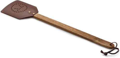 Outset 76616 Matamoscas de madera de acacia y cuero estilo amish, 17.5 pulgadas, marrón