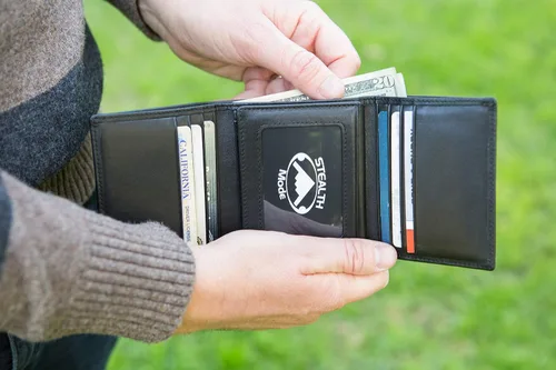 Miniatura 8 de Stealth Mode Cartera de cuero triple RFID para hombres con soporte de identificación abatible (negro)
