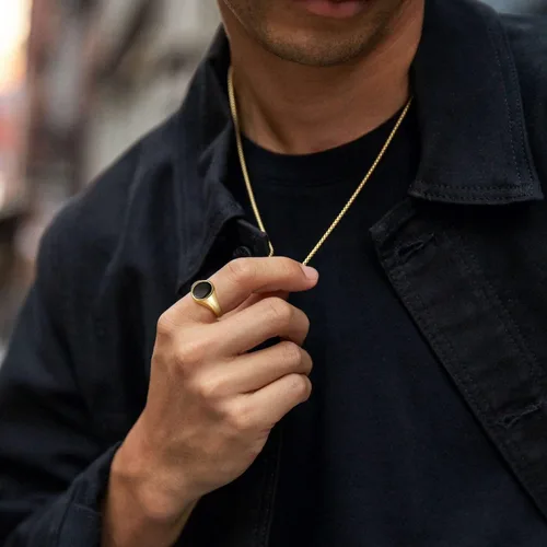 Miniatura 5 de TRUMIUM Anillos de sello chapados en oro de 18 quilates para hombres y mujeres, con incrustaciones de ónix negro, anillos de boda ligeros y gruesos