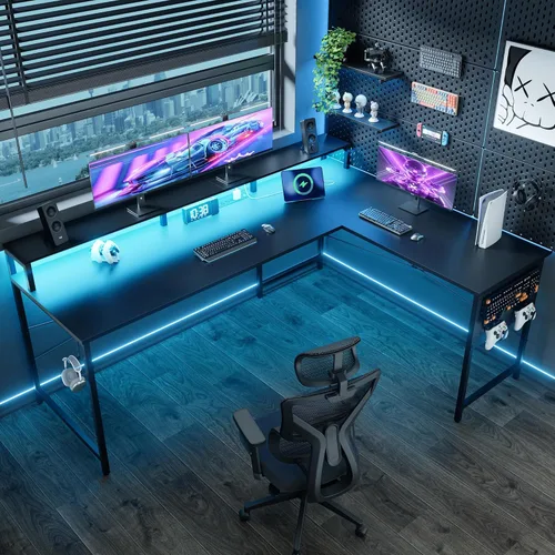 Pamray Escritorio para juegos en forma de L de 64 pulgadas con tomas de corriente y luces LED, escritorio de esquina grande para computadora con