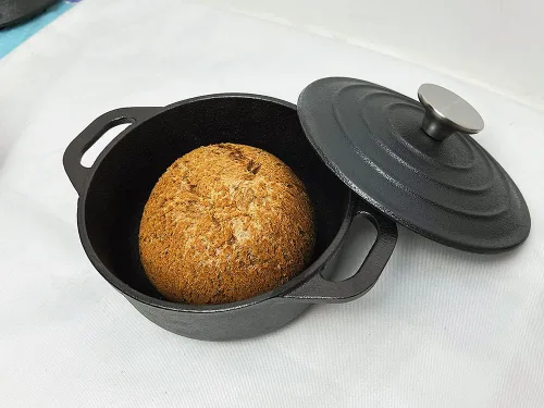 Miniatura 7 de HAWOK Mini horno holandés de hierro fundido, diámetro 5.51 pulgadas, 23 onzas, con bandeja de bambú, juego de 2, pre-sazonado