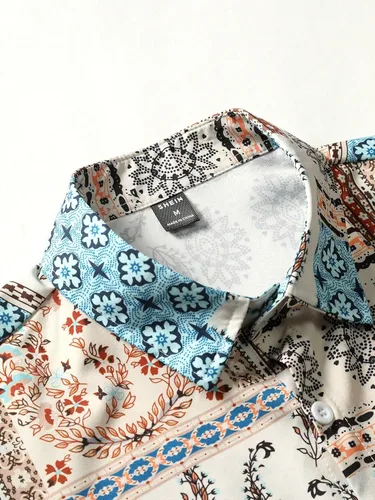 Miniatura 4 de COZYEASE Conjunto de 2 piezas de camisa y pantalones cortos de manga corta con botones y estampado floral para hombre
