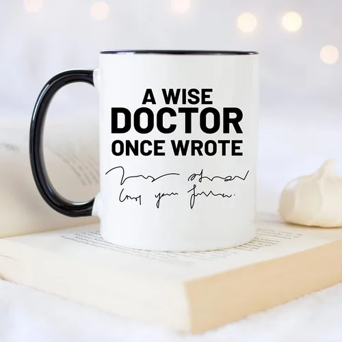 Miniatura 4 de YouNique Designs Taza divertida para médico, 11 onzas, regalos de ceremonia de bata blanca, regalos para hombres y mujeres, regalos de Agarradera