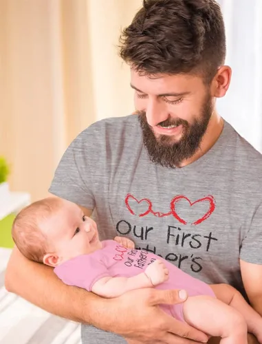 Miniatura 2 de Our First Father's Day - Conjunto de body para bebé y camiseta para hombre que hacen juego