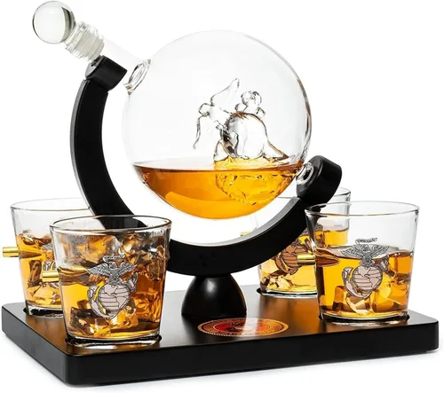 U.S. Marine Globe - Juego de decantador de whisky con 4 vasos de licor, juego de regalo USMC con base de madera de caoba y emblema, regalos USMC