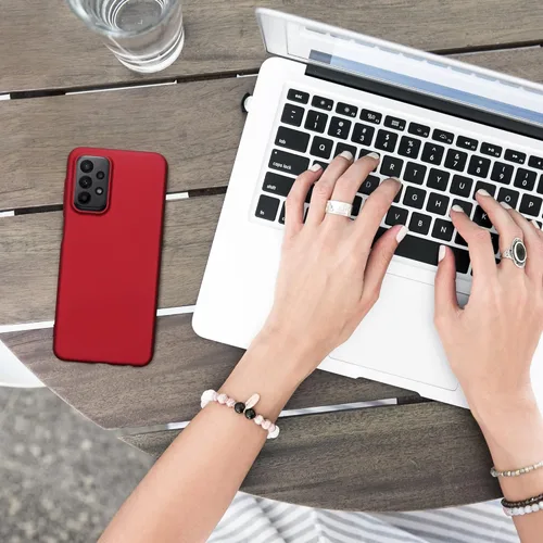 Miniatura 2 de kwmobile Funda compatible con Samsung Galaxy A23 4G / 5G - Funda de silicona TPU metálica suave y delgada - Rojo oscuro metálico