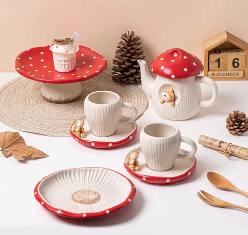 Miniatura 6 de Bonita taza de hongo con platillo, hecha a mano con lunares esmaltados, con decoración de ardilla en el plato. Tazas de café de cerámica mate