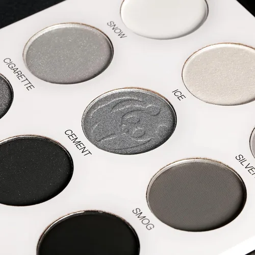 Miniatura 8 de DE'LANCI PANDA - Paleta de sombras de ojos ahumadas negras, 9 colores verdaderos, negro, gris oscuro, ahumado, gótico, paleta de maquillaje, 9 tonos