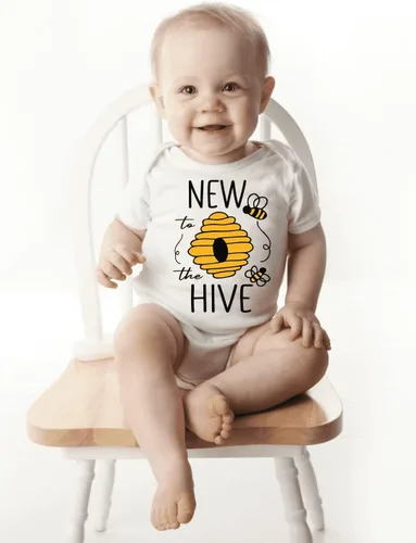 Miniatura 4 de Cute Honey Bee Baby Bodysuit New To The Hive Pregnancy Announcement Romper Kids Funny Shirt Cute Birthday Shower