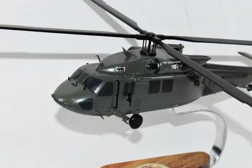 Miniatura 4 de Sikorsky® UH-60 Black Hawk 2-211º Regimiento de Aviación, modelo a escala de caoba de 16