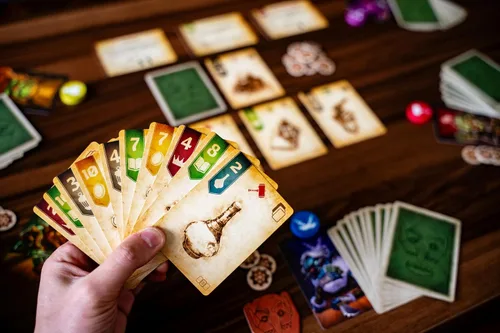 Miniatura 4 de Juego de mesa Goblin Vaults Outwit & Outbid to Fill Your Vaults with Loot Juego de cartas familiar de estrategia para tomar trucos 30-45