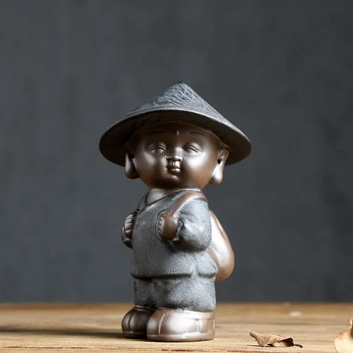 Miniatura 7 de KJYHXX Little Cute Monk - Figuras de cerámica – Adorables estatuas de monje de porcelana marrón (estilos de escoba/personal/bolsa) – Escritorio