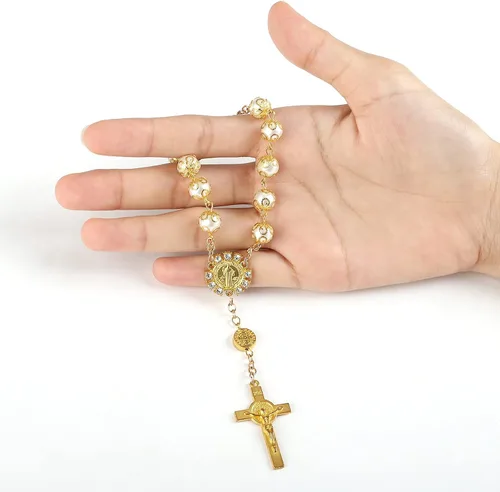 Miniatura 5 de LEMESO 20 piezas de mini rosarios chapados en oro, pulseras de crucifijo de perlas de imitación de color marfil, recuerdos de bautizo a granel