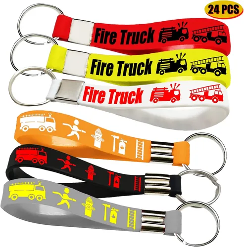 Miniatura 2 de CupaPlay 24 llaveros de goma para camiones de bomberos, suministros de fiesta de camiones de bomberos, bomberos, carreras, trabajadores