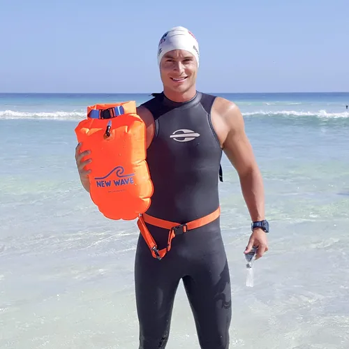 Miniatura 6 de New Wave Swim Buoy para nadadores y triatletas en aguas abiertas - Flotador ligero y visible para entrenamiento y carreras seguras - Nylon TPU