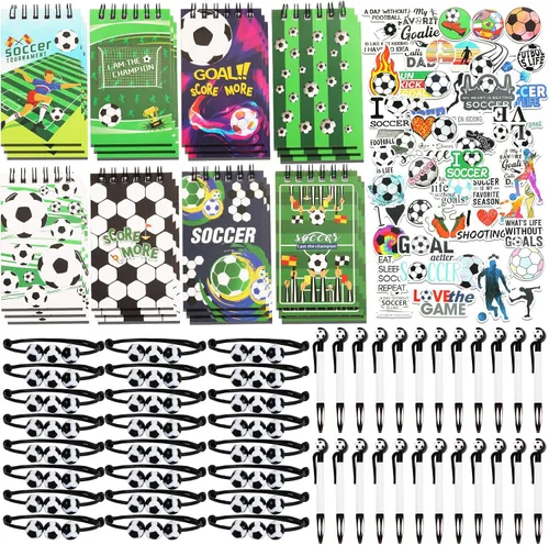 Kolewo4ever Juego de regalos de fiesta de fútbol de 172 piezas con 24 bolígrafos, 24 pulseras, 24 mini bloc de notas, 100 calcomanías de fútbol para