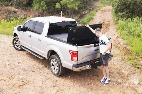 Miniatura 5 de Xcover - Cubierta rígida plegable para caja de camioneta de perfil bajo, compatible con camioneta F150 2015-2025 con caja de 5.6 pies