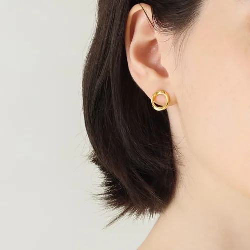 Miniatura 4 de CHOW SANG SANG Essence 999 - Aretes de aro de oro de 24 quilates con tiras Mobius para mujer 93863E