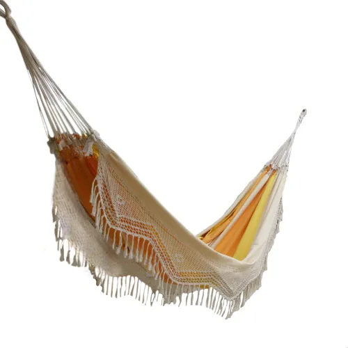 Miniatura 14 de NOVICA - Hamaca brasileña de tela de algodón a rayas color rojo y gris XL para 2 personas, con flecos de ganchillo blancos, “Samba escarlata” (doble)