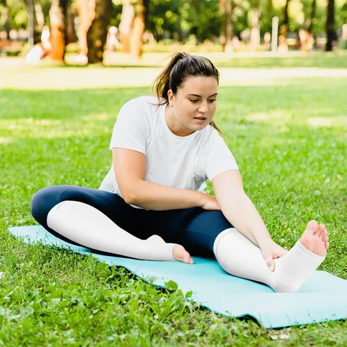 Miniatura 5 de Paquete de 3 calcetines de compresión de cobre para mujeres y hombres, 20-30 mmHg con punta abierta hasta la rodilla, medias altas para soporte