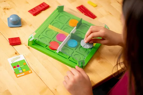 Miniatura 2 de Think Fun Invasion of the Cow Snatchers Juguete STEM y Juego de Lógica para Niños y Niñas de 6 Años en Adelante - Un Rompecabezas de Laberinto