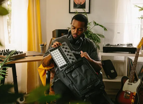 Miniatura 9 de Novation Circuit Rhythm: Sampler y groovebox con ocho pistas de muestras para crear y realizar beats