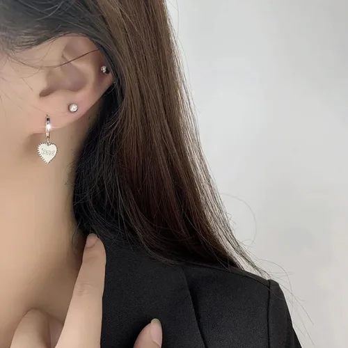 Miniatura 3 de SLUYNZ Aretes de aro pequeños con corazón de plata Stering para mujeres, adolescentes y niñas, aretes de aro de amor Huggie