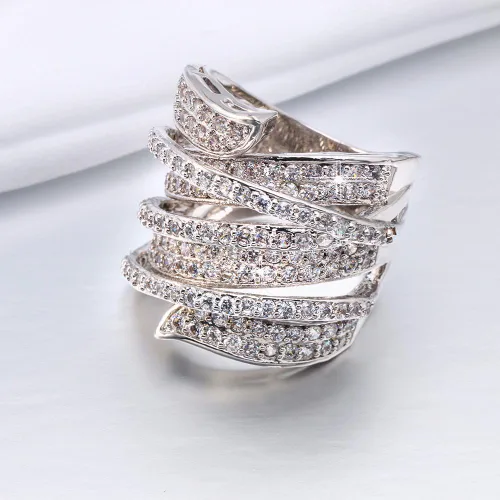 Miniatura 6 de Anillo de cóctel de banda ancha con circonita cúbica chapada en rodio
