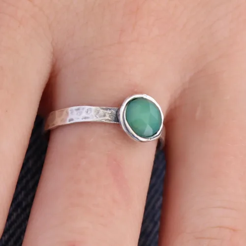 Miniatura 2 de Anillo de plata de ley con piedras preciosas para mujer, anillo apilable de piedra martillada, anillo de piedra natal