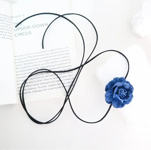 Miniatura 4 de Gargantilla negra con cordones de flores de camelia para mujer