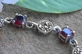 Miniatura 2 de Plata de ley 7" Marcasita y rojo granate Pulsera