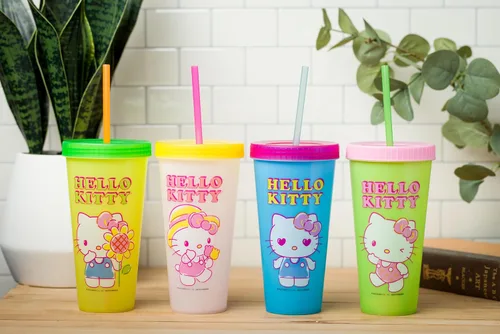 Miniatura 10 de Silver Buffalo Sanrio Hello Kitty Summertime Gardening - Paquete de 4 vasos de plástico que cambian de color, incluye tapa y pajilla, 24 onzas