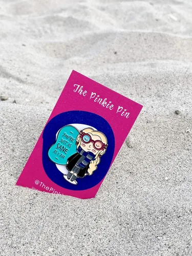 Miniatura 3 de ThePinkiePin Lovegood Luna - Pin esmaltado Con 2 embragues de mariposa Pin de solapa para mochilas, mujeres, colección y exhibición Mercancía