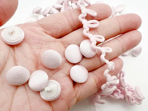 Miniatura 9 de PEPPERLONELY Juego de 50 botones de tela satinada de 1/2 pulgada con vástago y ojal para novia, vestido de novia, blusa de satén, baile