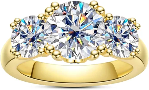 Idocare Total 5cttw Anillo de compromiso central de moissanita, 3 anillos de piedra, color D, VVS1, corte redondo, chapado en oro amarillo de 14