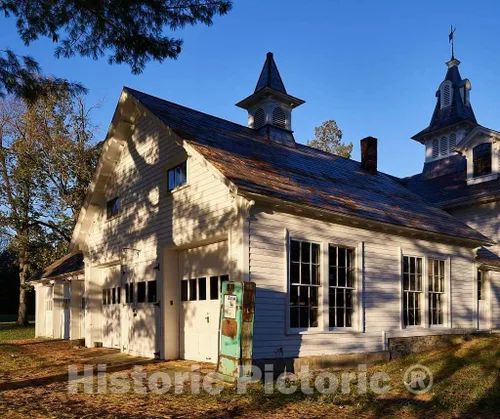 Historic Pictoric Foto - una casa de carruaje antigua en The Grounds of The Park-McCullough House, una mansión de treinta y cinco habitaciones en