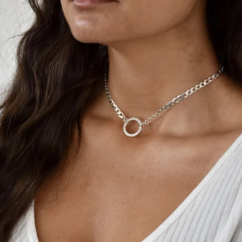 Miniatura 4 de Collar de gargantilla en plata 950 o chapado en oro con luna tallada a mano o dije circular, con diferentes cadenas y extensiones para ajustarlo