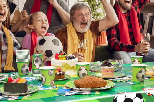 Miniatura 5 de Soccer Party Supplies - Juego de vajilla de papel de cumpleaños de 102 piezas con temática deportiva para niños, incluye platos de 9 pulgadas
