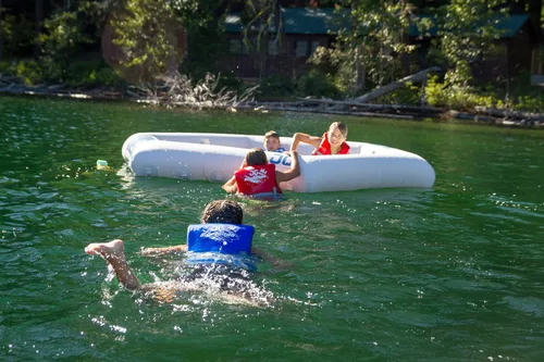 Miniatura 3 de AQUAGLIDE Soaker Lounge - Flotador inflable para 5 personas con malla, multicolor, 27.559055118110237