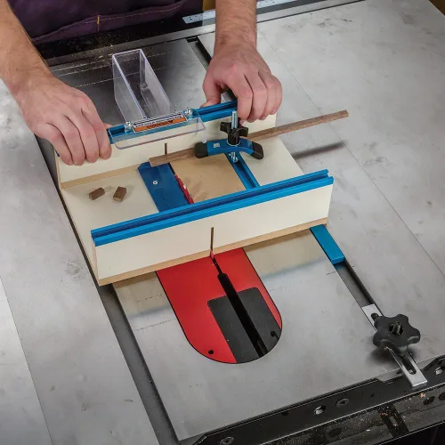 Miniatura 4 de Rockler Trineo de Corte Transversal para Piezas Pequeñas - Kit de Trineo para Sierra de Mesa Incluye Protector de Hoja, Tope de Riel de Inglete