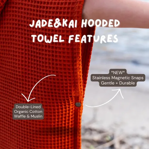 Miniatura 4 de Jade&Kai Toalla con capucha para bebés y niños pequeños, se ajusta a un poncho, gofre de algodón orgánico, ligera y absorbente, para baño, playa