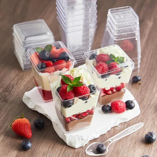 Miniatura 6 de Kucoele Paquete de 100 tazas de postre de plástico de 5 onzas con tapas y cucharas, tazas de parfait transparentes, tazas de pudín, mini tazas