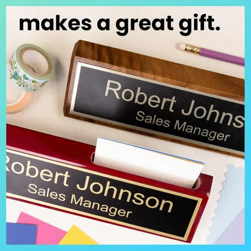 Miniatura 6 de Placa de nombre personalizada de madera de nogal ExcelMark para escritorio de oficina en negro con letras doradas - 2 x 8 pulgadas