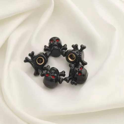 Miniatura 3 de MYOSPARK 5 piezas de dijes de cabeza de calavera negra Crossbones para amantes